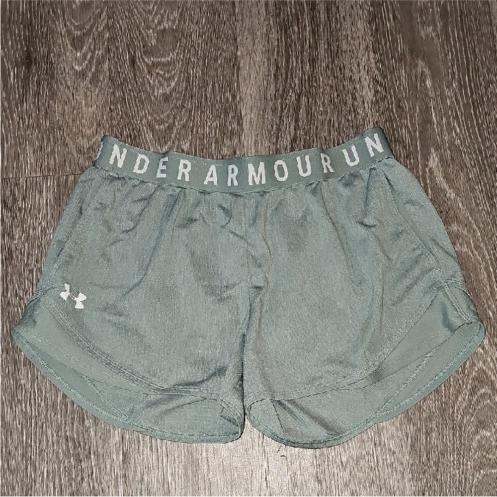 Under Armour Women's Athletic Shorts Size Medium